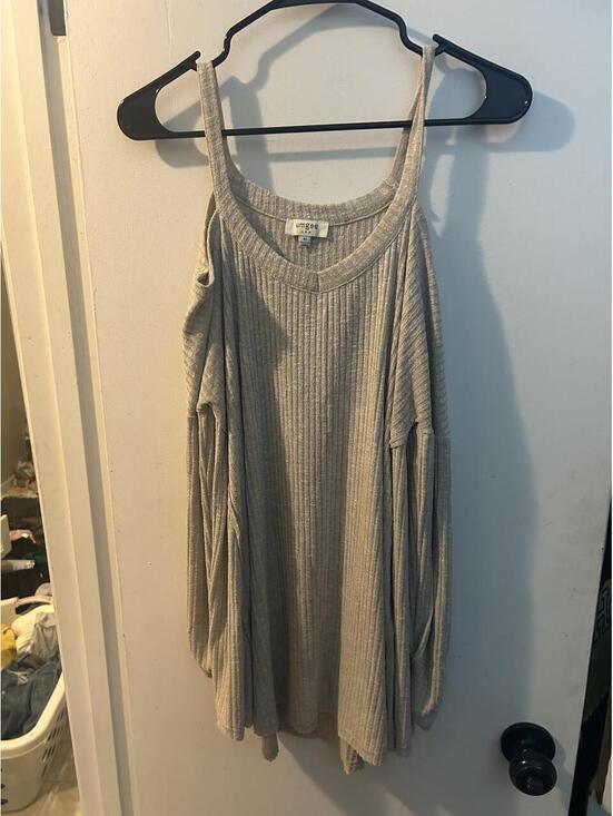 Dresses & Skirts - Umgee gray ribbed knit long sleeve dress with open shoulder, size M